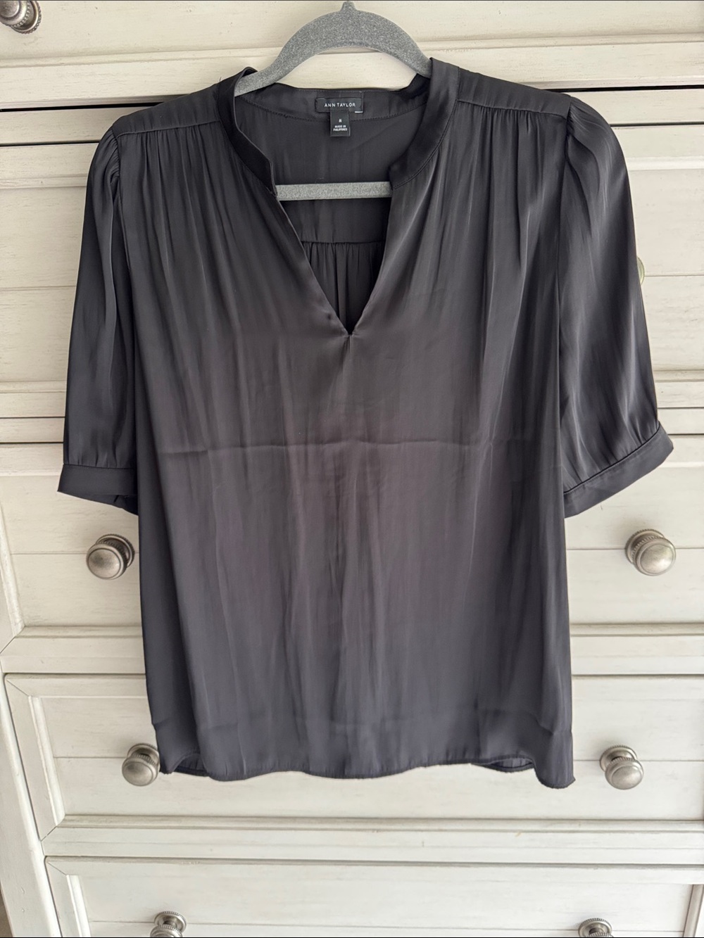 NWOT Ann Taylor Black V-Neck Short Sleeve Blouse SZ Medium
